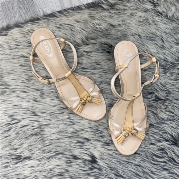 Tod’s Nude Heels - Picture 2 of 4